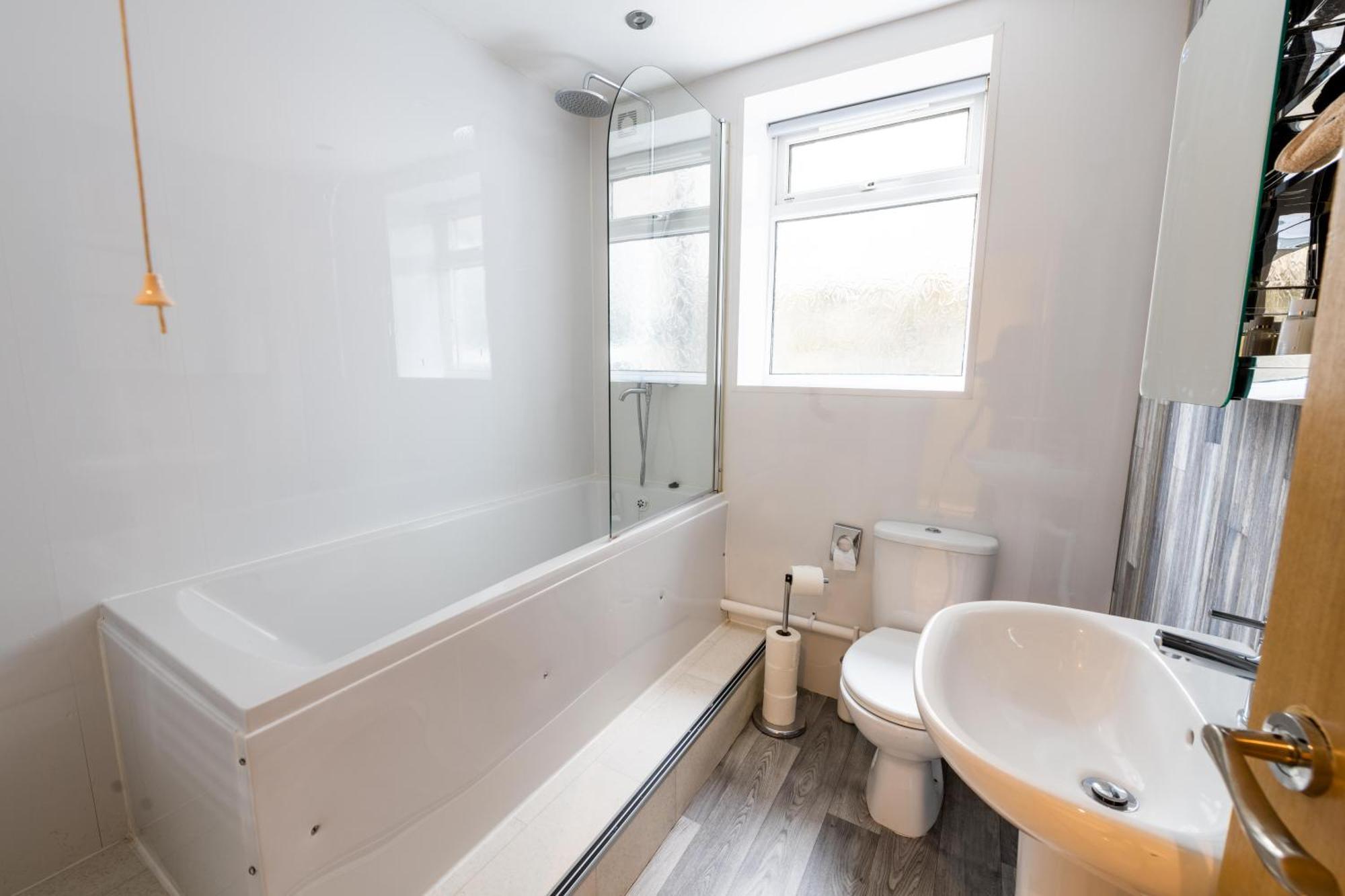 Aaron Wise - 17 Fitzhamon Apartments Cardiff Extérieur photo